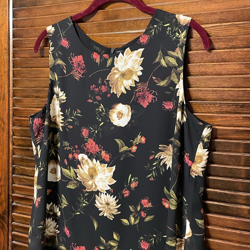 Rose & Olive Black Floral Sleeveless Blouse - Picture 2 of 5